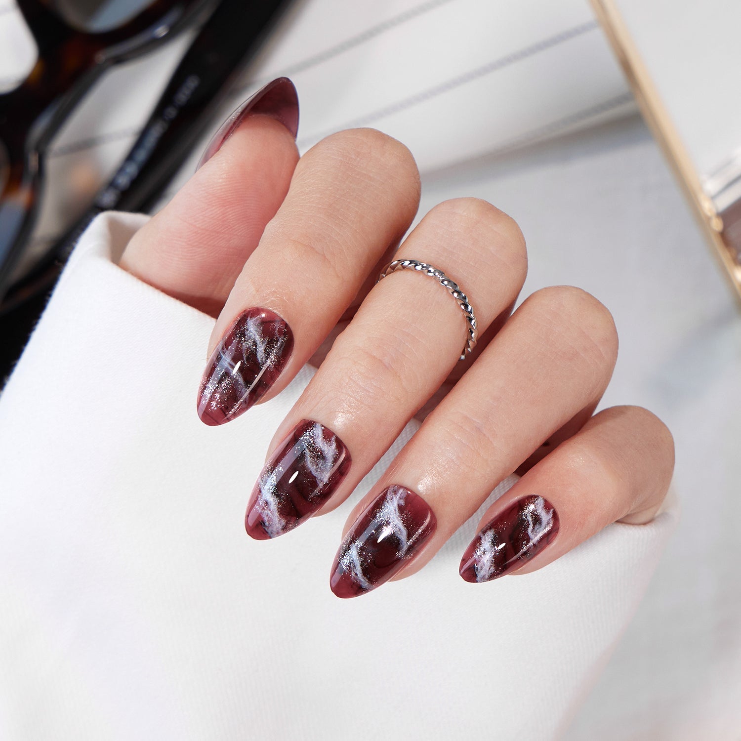 Winter Neutrals with an Edge: Brown & Gold Press-On Nails You’ll Love