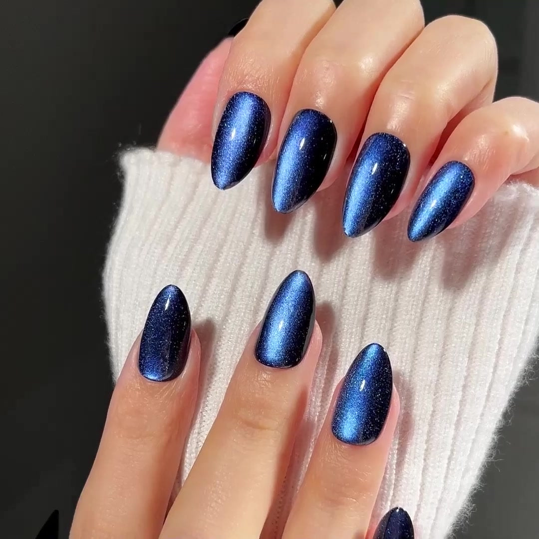 Blue Cat Eye Nails: The Magnetic Manicure Worth Trying