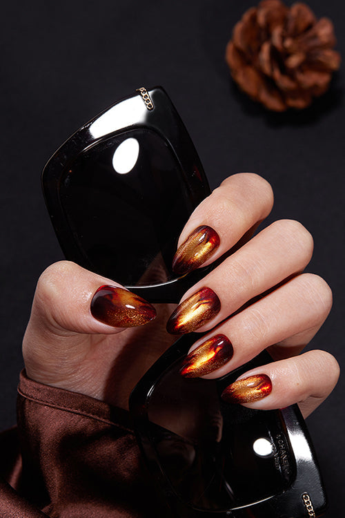 MULTI-EFFECT CAT-EYE NAILS