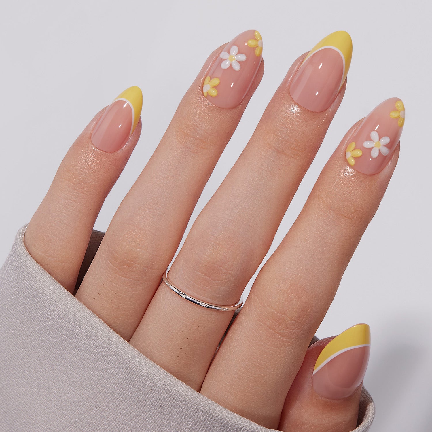 VSALON Nourishment Chamomile Floral Short Almond Press On Nails - model wearing