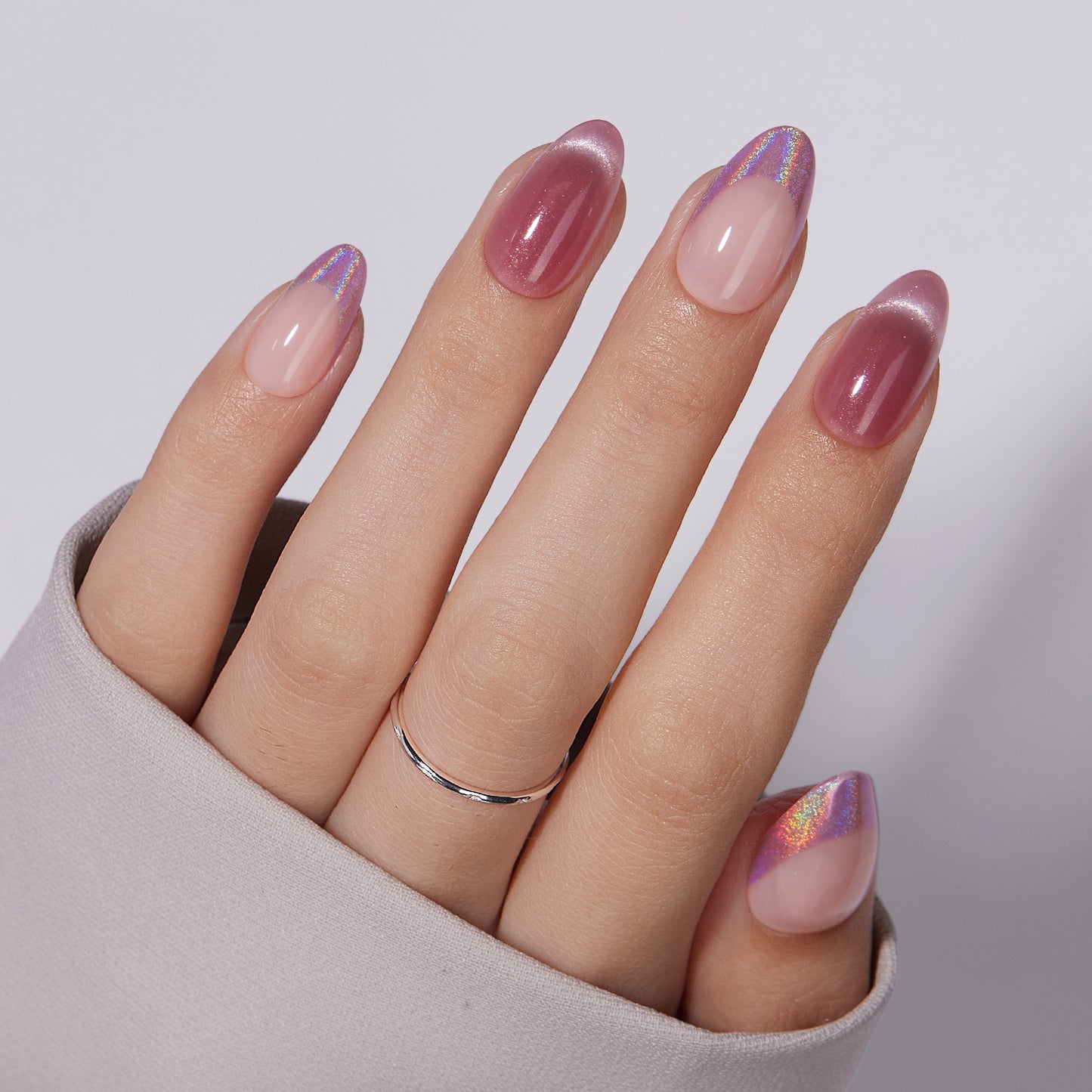 VSALON Dual Glam “Potion” Short Almond Press On Nails – model wearing