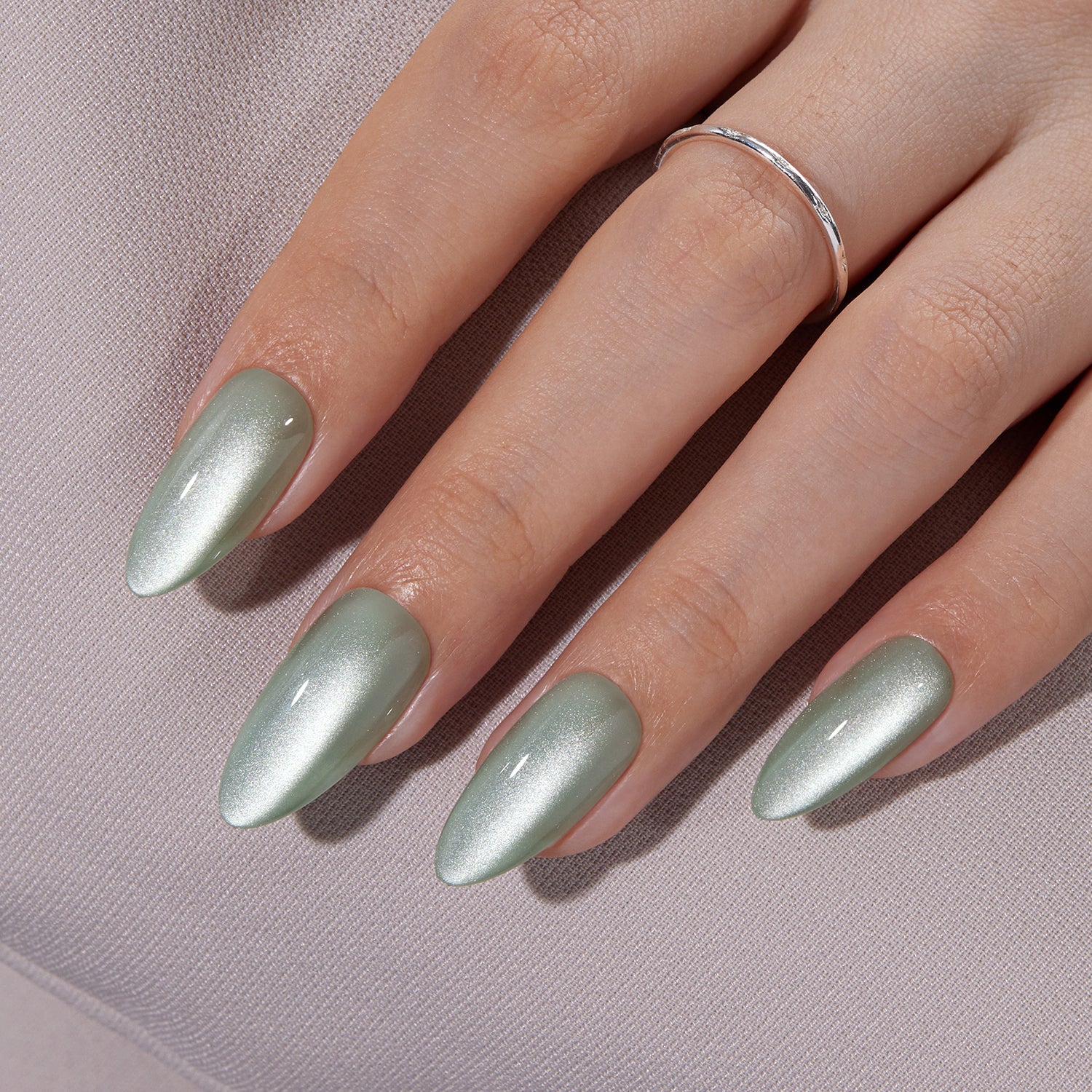 VSALON Nourishment Goblin Cat Eye Short Almond Press On Nails - natural look on hand model