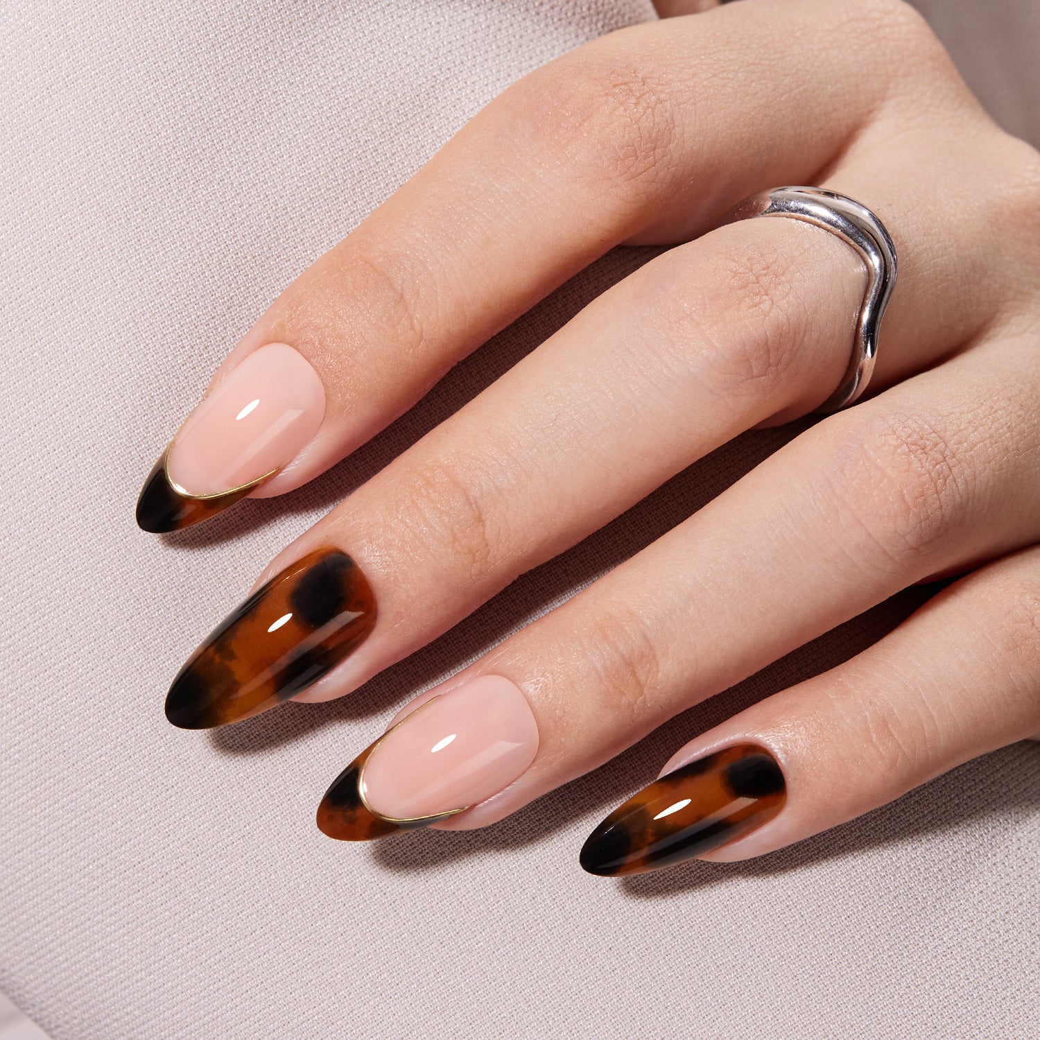 VSALON Nourishment Nails Leopard Luxe Brown Medium Almond Press On Nails - perfect for daily wear or office style.