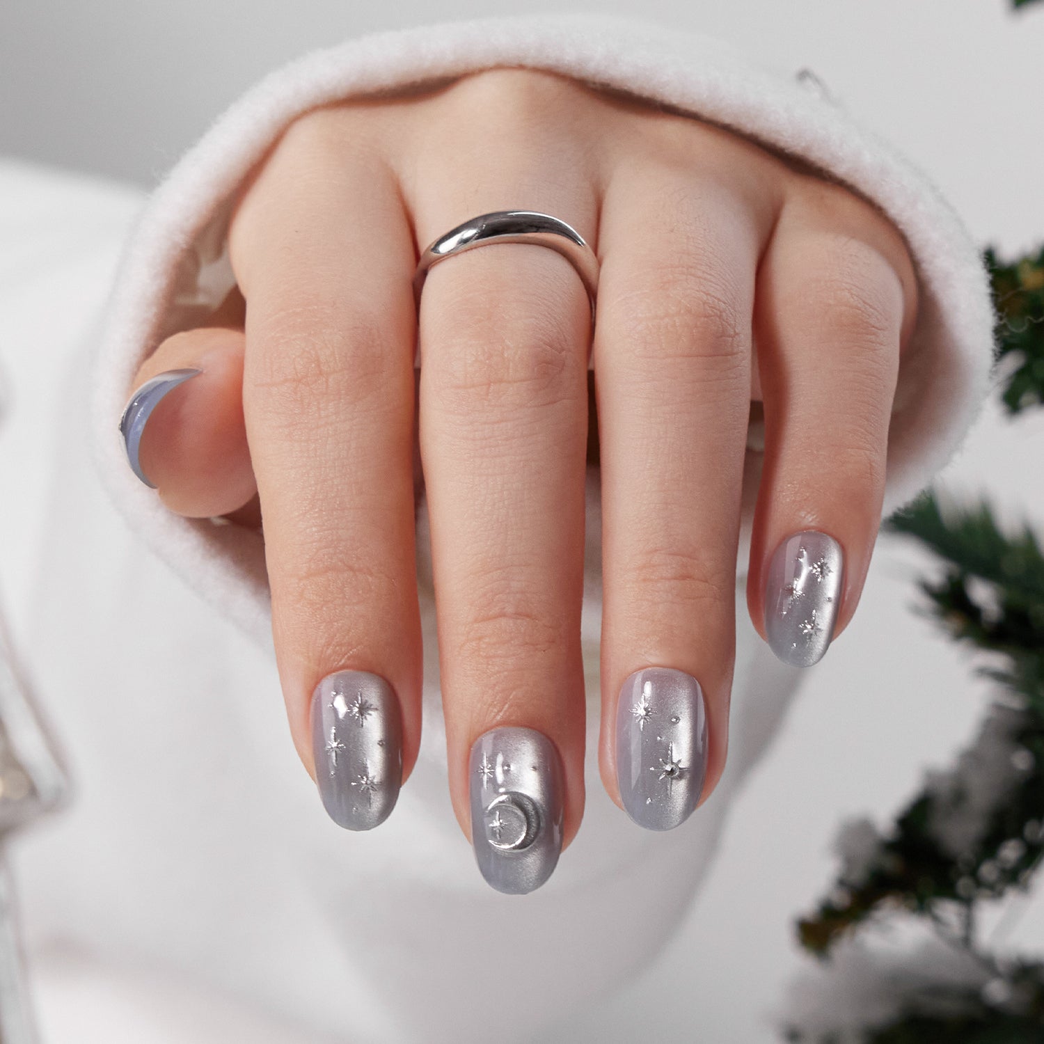 VSALON Nourishment Moonlight Sonata 3D Frosty Star Cat Eye Short Oval Press On Nails - elegant look worn on hands