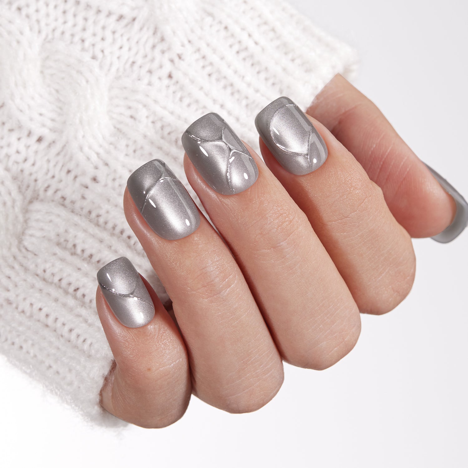 VSALON Nourishment Nails “Metropolis Beam” Short Square 3D Textured Press On Nails – model wearing.