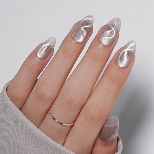 VSALON UV Cure Nails Polar Cat Eye Short Almond Press On Nails - model wearing