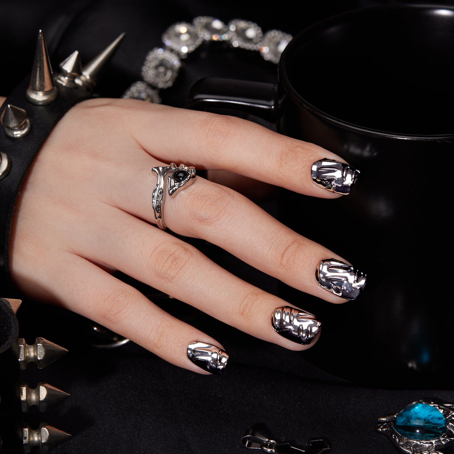 VSALON Nourishment Edge Mirage Rock 3D Textured Short Square Press On Nails - edgy manicure for bold fashion looks