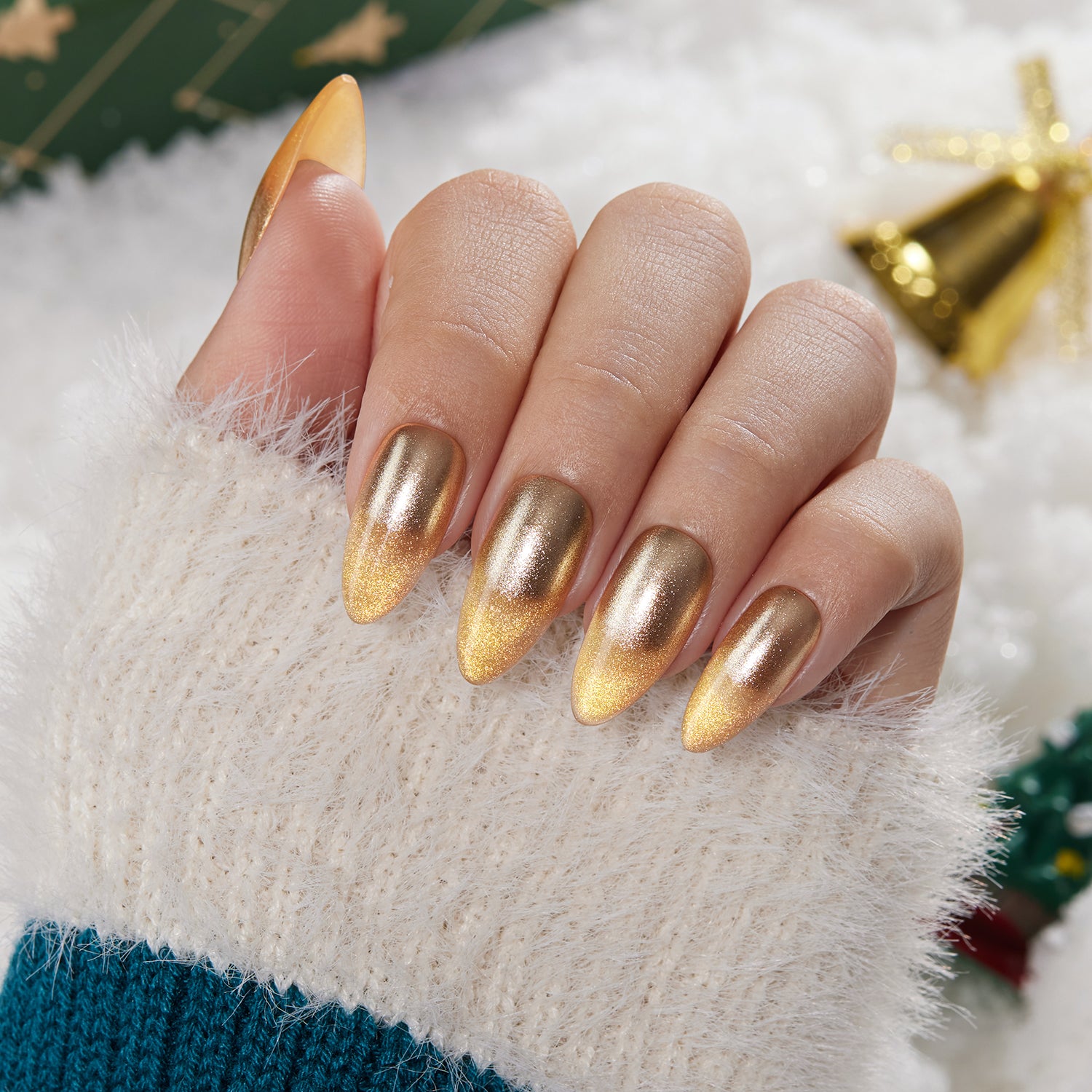 VSALON Nourishment Ra Gold Gold Metallic Cat-Eye Medium Almond Press On Nails - model wearing