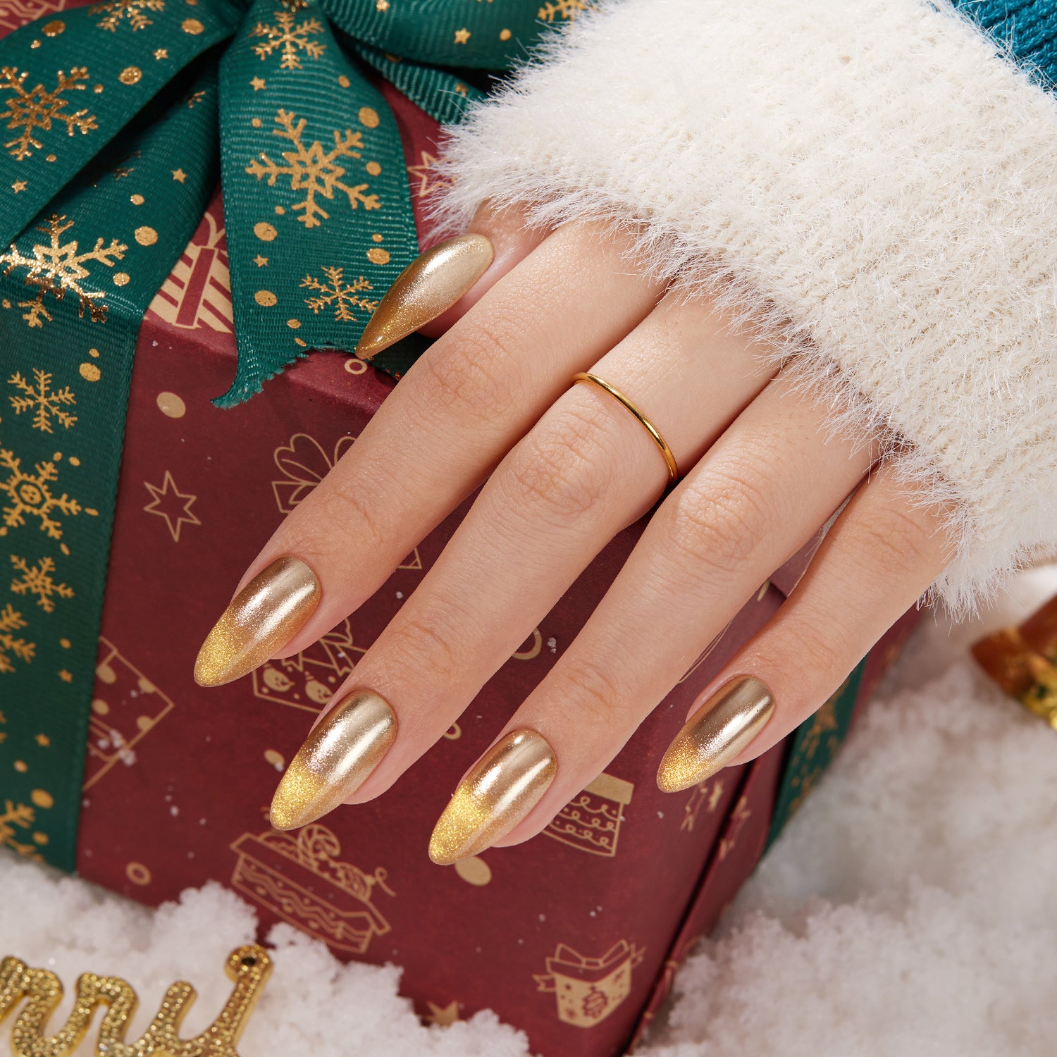 VSALON Nourishment Ra Gold Gold Metallic Cat-Eye Medium Almond Press On Nails - elegant look worn on hands