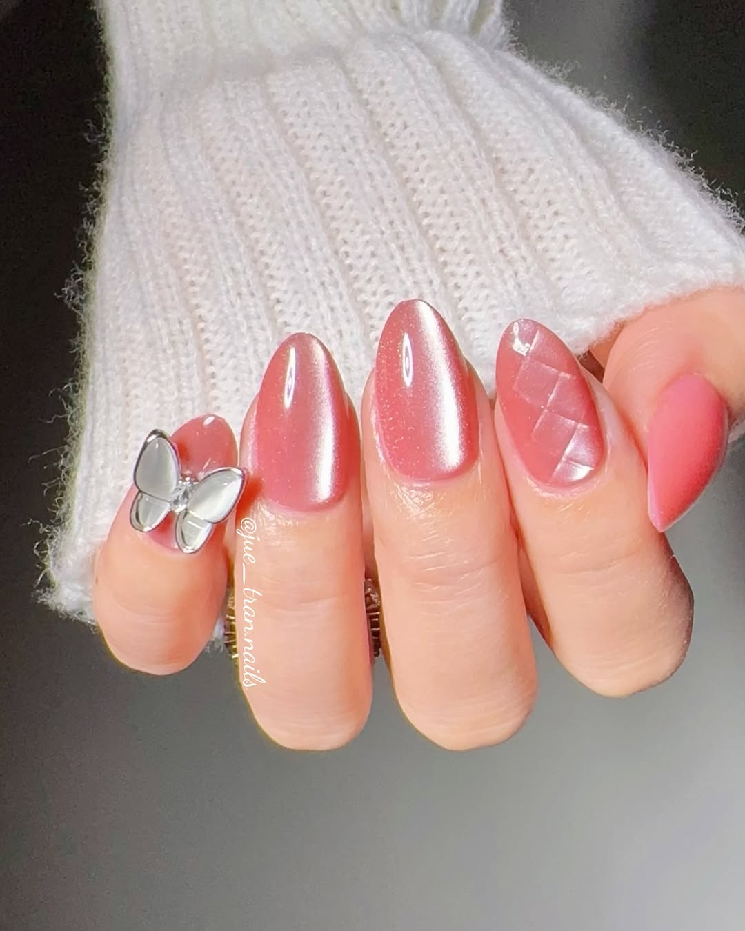 VSALON Nourishment Starlight Shines Pink Butterfly Short Almond Press On Nails - salon-quality, long-lasting.