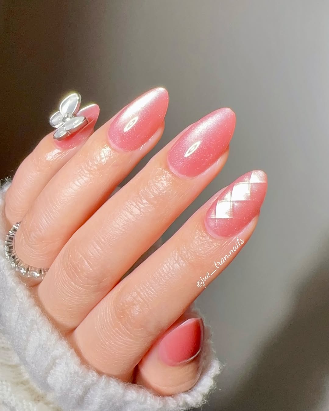 VSALON Nourishment Starlight Shines Pink Butterfly Short Almond Press On Nails - model wearing