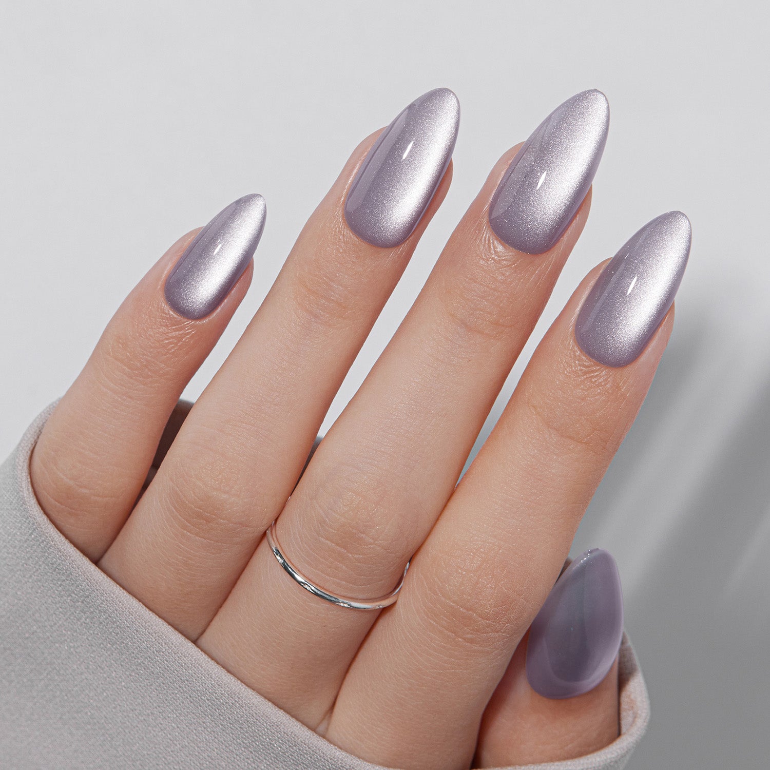 VSALON Nourishment Witch Charm Cat Eye Short Almond Press On Nails - model wearing